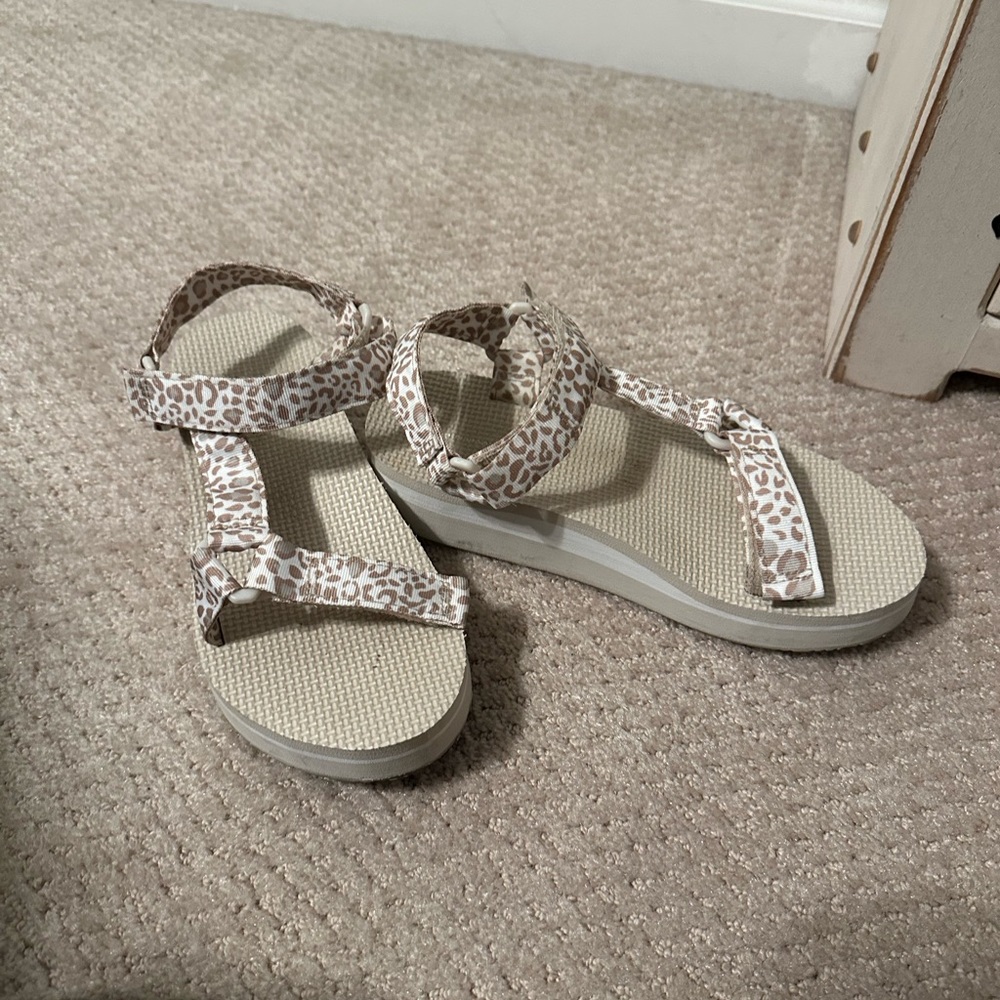 Walmart Brand Sandals Size 7
